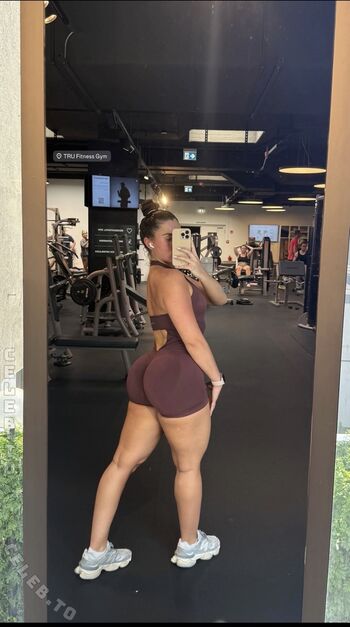 Full leaked Analena lz page private onlyfans photo