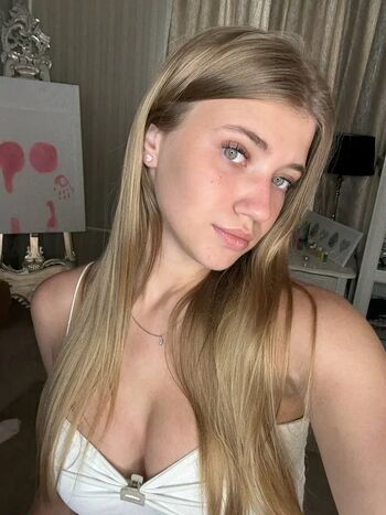 Full leaked Annefoxy private onlyfans photo