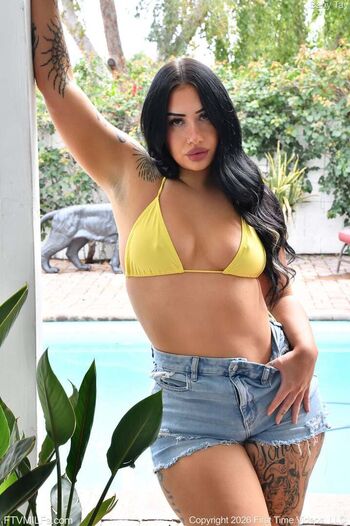 Full leaked Bigbootytayyy private onlyfans photo