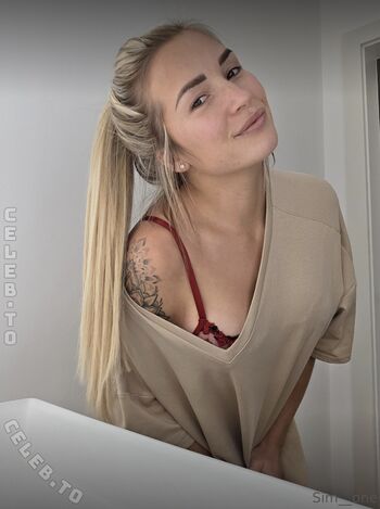 blonde_model