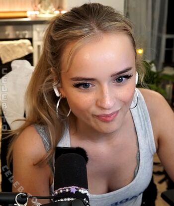 Full leaked Easyemi private onlyfans photo