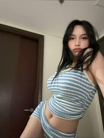 Full leaked Emmavllryn private onlyfans photo
