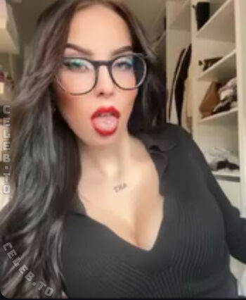 Full leaked Lauraaasmk private onlyfans photo