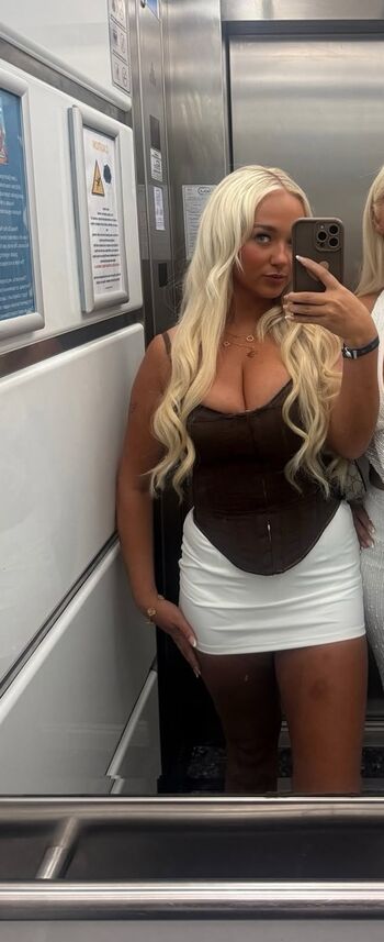 Full leaked Little blonde private onlyfans photo