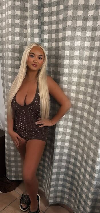 Full leaked Little blonde private onlyfans photo