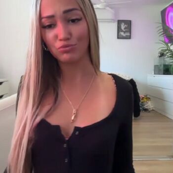 Full leaked Luvlivvyy private onlyfans photo