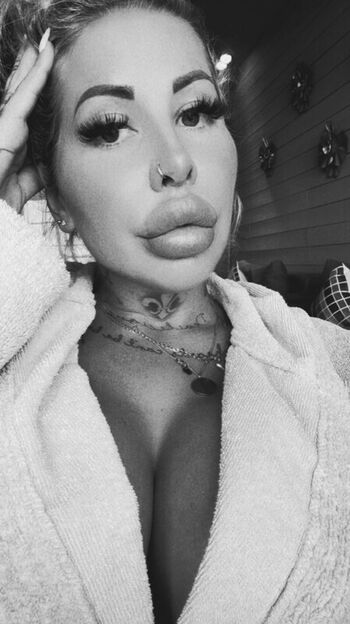 Full leaked Monamonique private onlyfans photo