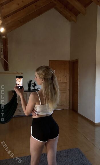 Full leaked Poolblondii private onlyfans photo