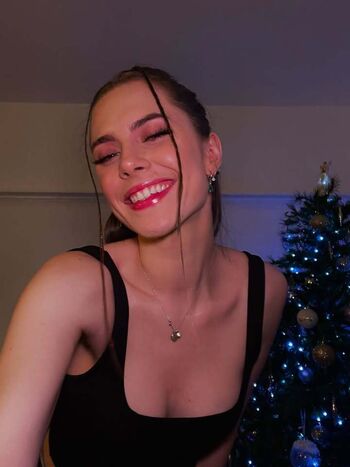 Full leaked Raine reacts private onlyfans photo