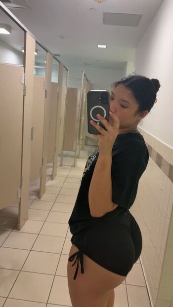 Full leaked Shylalobrutto private onlyfans photo