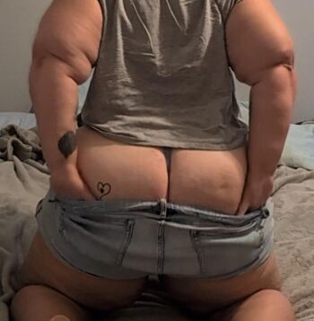 Full leaked Tattooed chubby private onlyfans photo