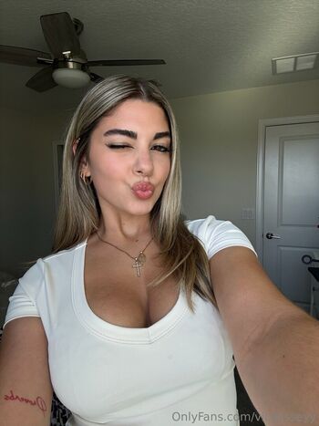 Full leaked Vii alisseyy private onlyfans photo